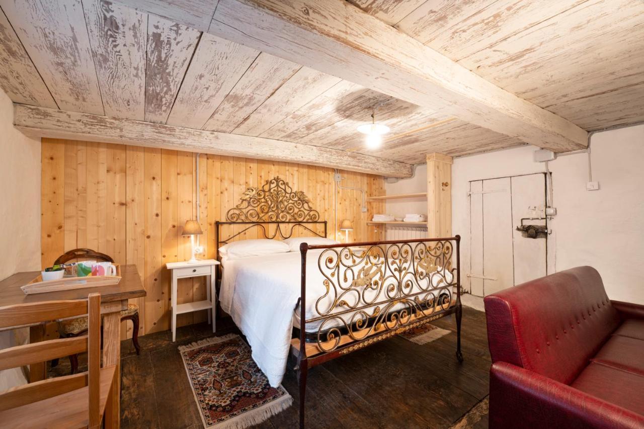 B&B Casa Quaroni Anzino Екстериор снимка