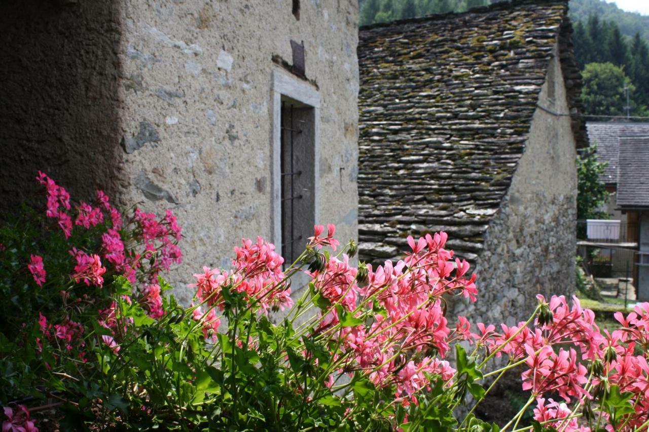B&B Casa Quaroni Anzino Екстериор снимка